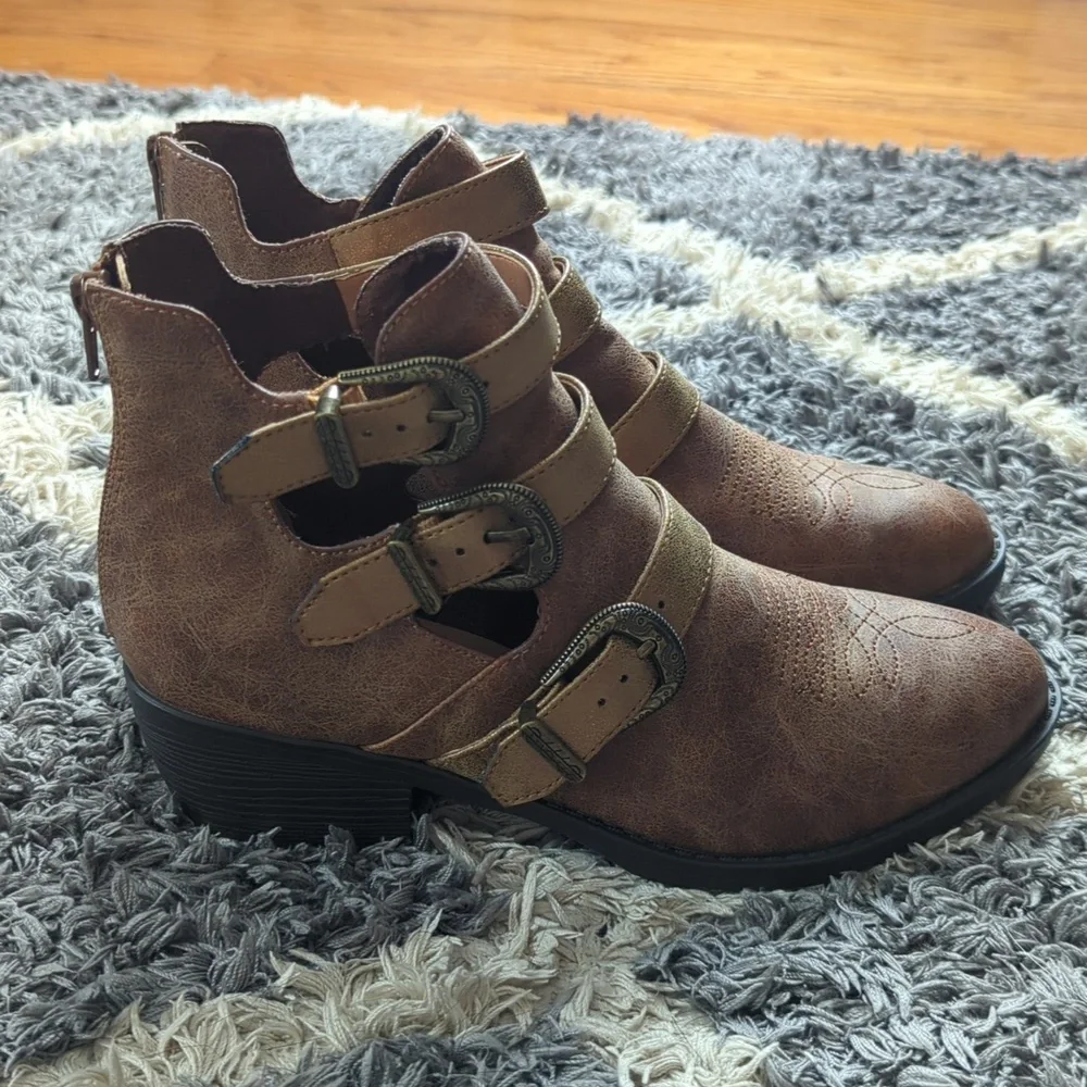 Ariat Unbridled Melody Women's Buckle Bootie Size Women's 8.5 - Picture 2 of 8